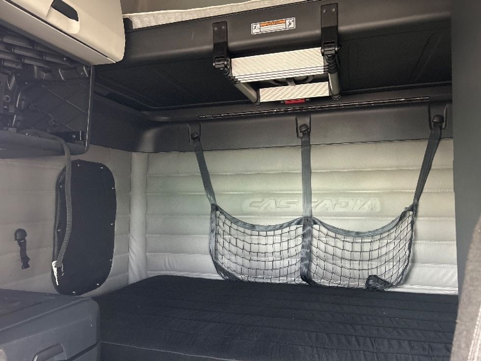 Sleeper Tractor-Heavy Duty Tractors-Freightliner-2020-T12664ST-Moncton-NB-1,100,455\n\t\tkm-$ 56,250 - Image 16