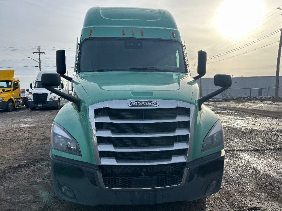 Sleeper Tractor-Heavy Duty Tractors-Freightliner-2020-T12664ST-Moncton-NB-1,100,455\n\t\tkm-$ 56,250 - Image 2