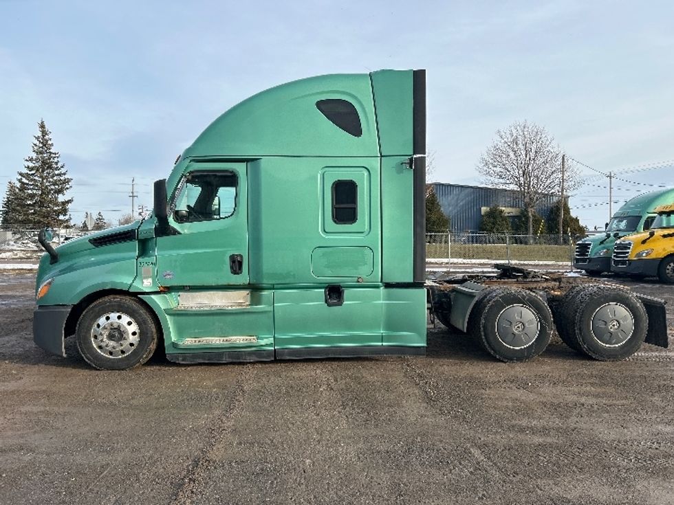 Sleeper Tractor-Heavy Duty Tractors-Freightliner-2020-T12664ST-Moncton-NB-1,100,455\n\t\tkm-$ 56,250 - Image 4