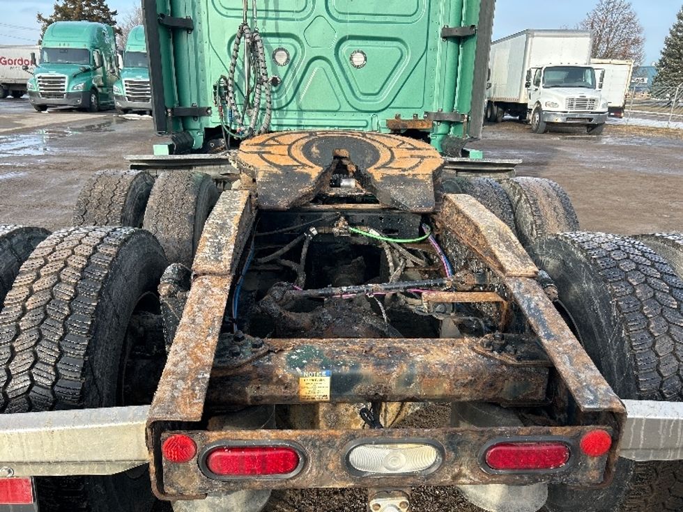 Sleeper Tractor-Heavy Duty Tractors-Freightliner-2020-T12664ST-Moncton-NB-1,100,455\n\t\tkm-$ 56,250 - Image 6