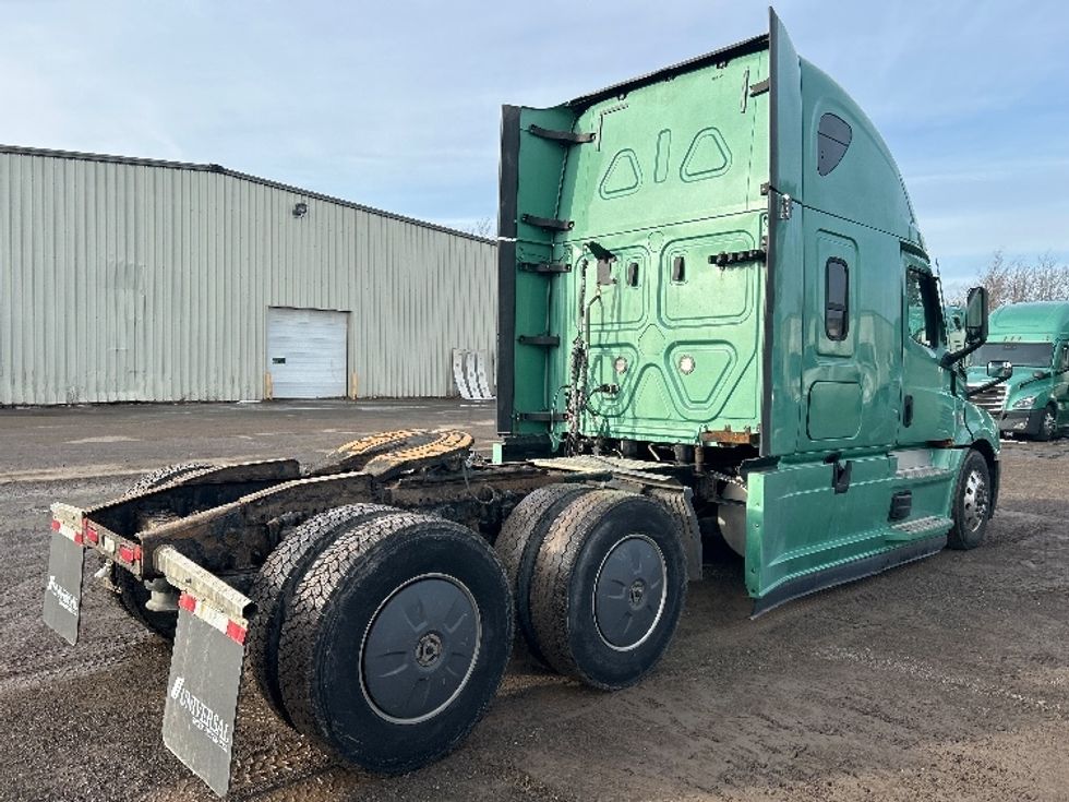 Sleeper Tractor-Heavy Duty Tractors-Freightliner-2020-T12664ST-Moncton-NB-1,100,455\n\t\tkm-$ 56,250 - Image 7