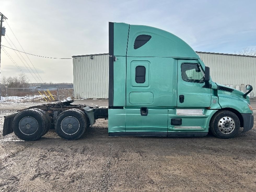 Sleeper Tractor-Heavy Duty Tractors-Freightliner-2020-T12664ST-Moncton-NB-1,100,455\n\t\tkm-$ 56,250 - Image 8