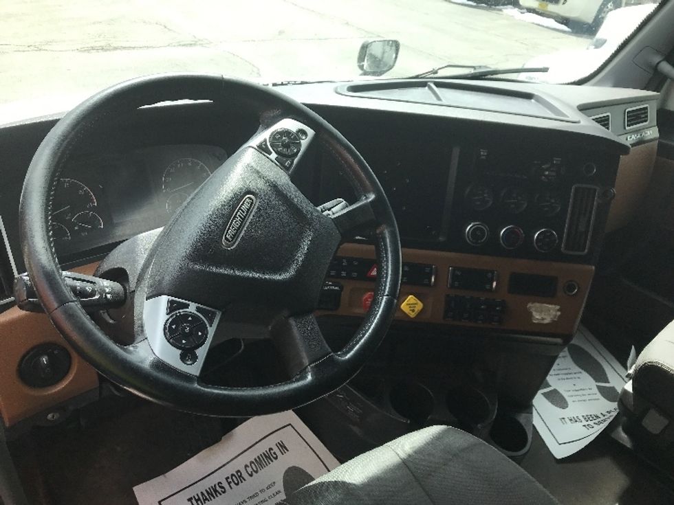 Sleeper Tractor-Heavy Duty Tractors-Freightliner-2020-T12664ST-Moncton-NB-865,140\n\t\tkm-$ 75,000 - Image 11