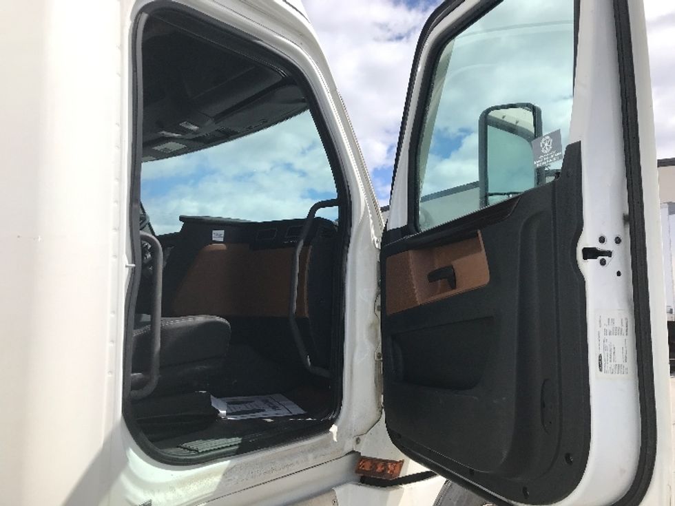 Sleeper Tractor-Heavy Duty Tractors-Freightliner-2020-T12664ST-Moncton-NB-865,140\n\t\tkm-$ 75,000 - Image 13