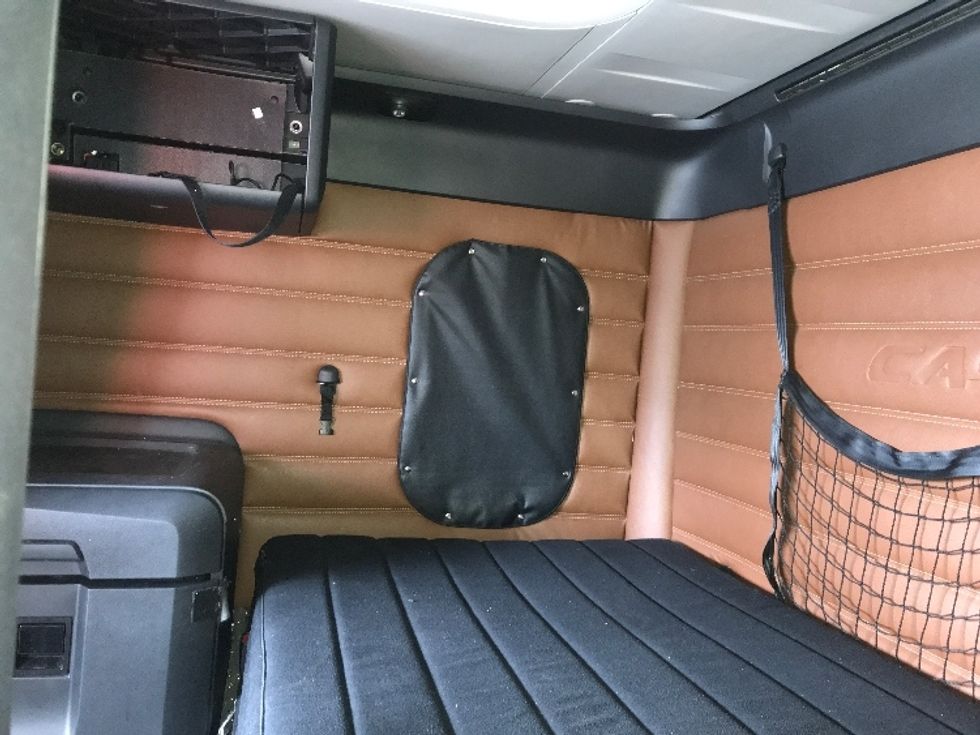 Sleeper Tractor-Heavy Duty Tractors-Freightliner-2020-T12664ST-Moncton-NB-865,140\n\t\tkm-$ 75,000 - Image 19