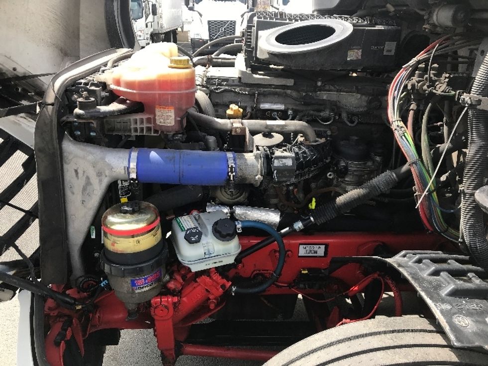 Sleeper Tractor-Heavy Duty Tractors-Freightliner-2020-T12664ST-Moncton-NB-865,140\n\t\tkm-$ 75,000 - Image 21