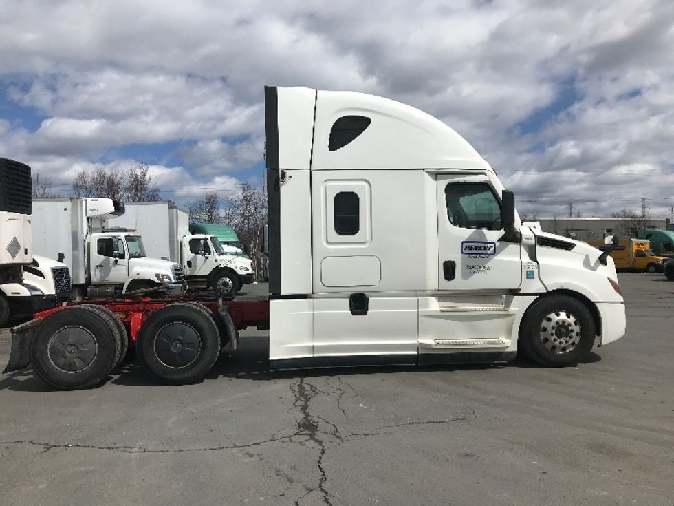 Sleeper Tractor-Heavy Duty Tractors-Freightliner-2020-T12664ST-Moncton-NB-865,140\n\t\tkm-$ 75,000 - Image 8