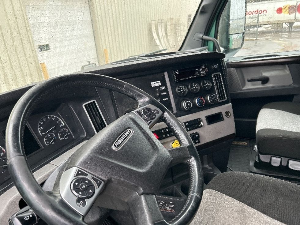 Sleeper Tractor-Heavy Duty Tractors-Freightliner-2020-T12664ST-Moncton-NB-894,007\n\t\tkm-$ 67,750 - Image 10