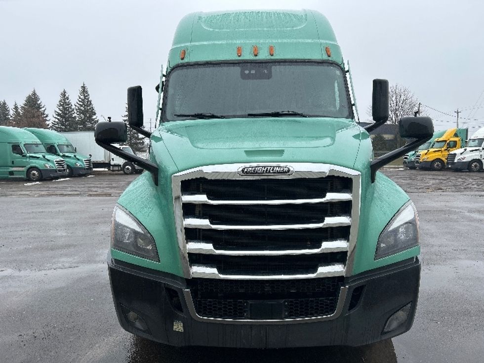 Sleeper Tractor-Heavy Duty Tractors-Freightliner-2020-T12664ST-Moncton-NB-894,007\n\t\tkm-$ 67,750 - Image 2