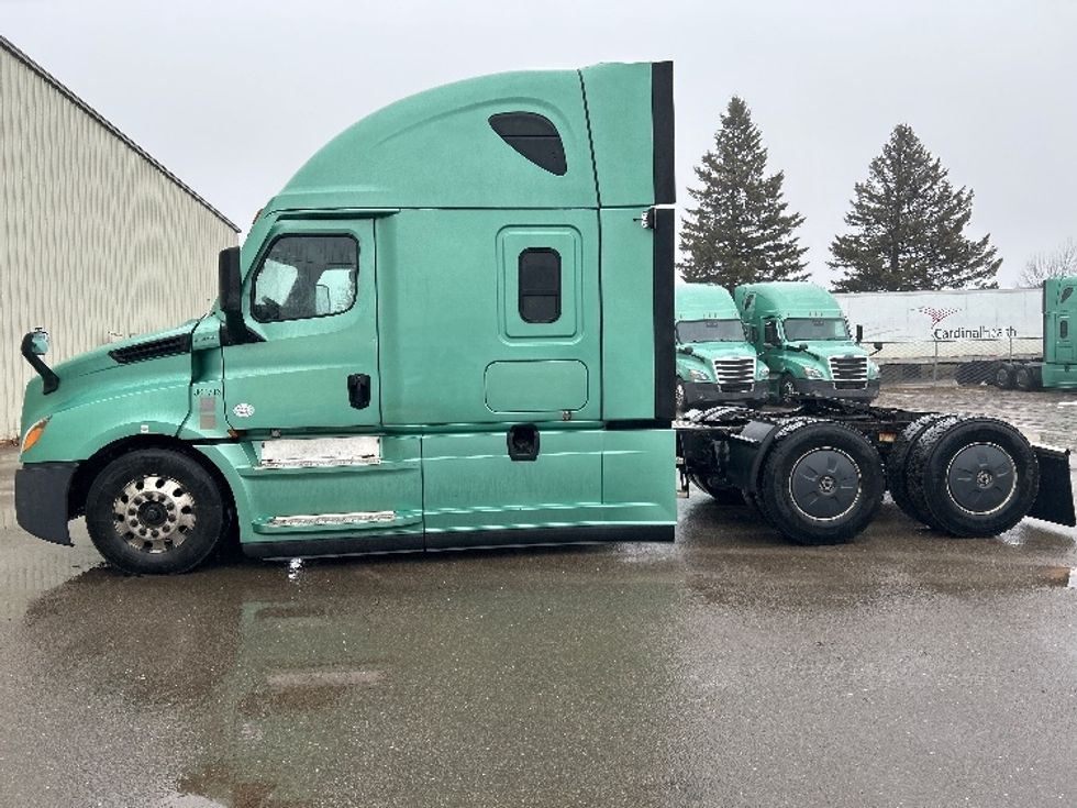 Sleeper Tractor-Heavy Duty Tractors-Freightliner-2020-T12664ST-Moncton-NB-894,007\n\t\tkm-$ 67,750 - Image 4