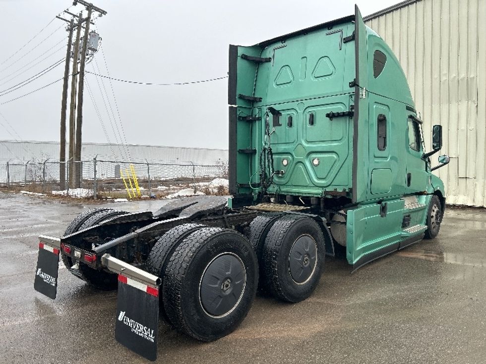 Sleeper Tractor-Heavy Duty Tractors-Freightliner-2020-T12664ST-Moncton-NB-894,007\n\t\tkm-$ 67,750 - Image 7