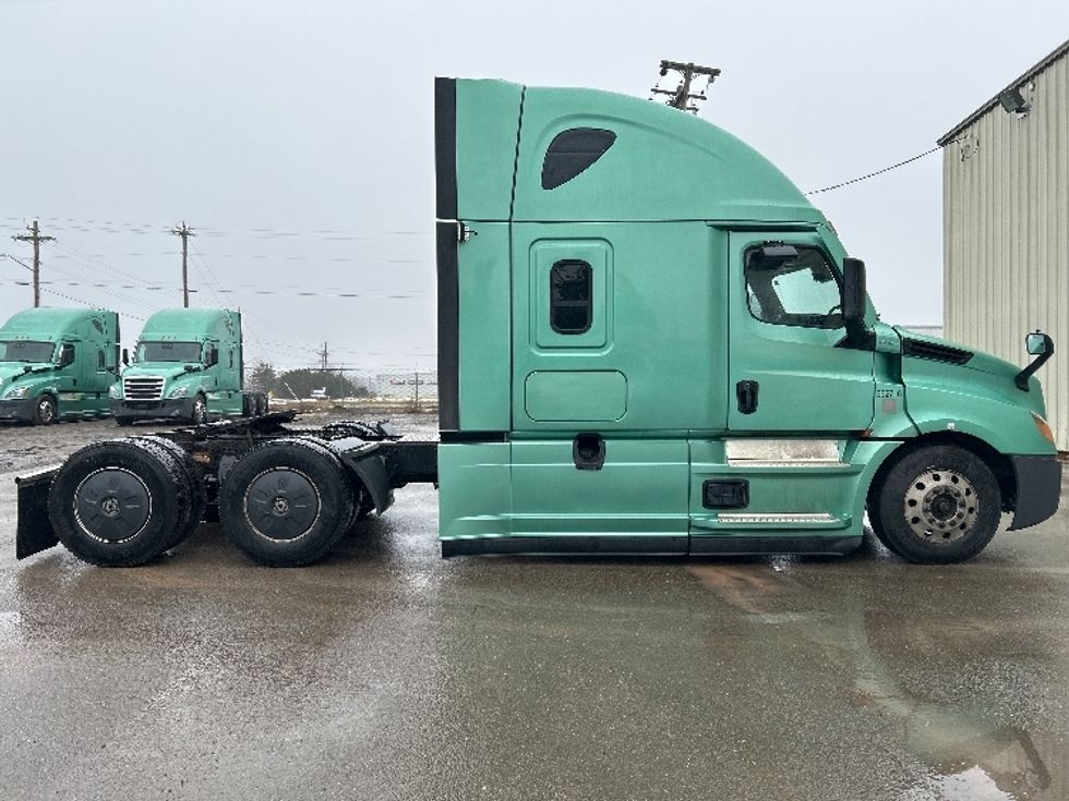 Sleeper Tractor-Heavy Duty Tractors-Freightliner-2020-T12664ST-Moncton-NB-894,007\n\t\tkm-$ 67,750 - Image 8