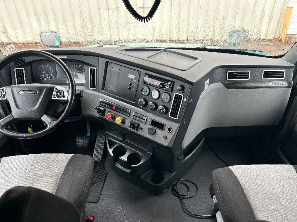 Sleeper Tractor-Heavy Duty Tractors-Freightliner-2020-T12664ST-Moncton-NB-927,847\n\t\tkm-$ 66,000 - Image 12