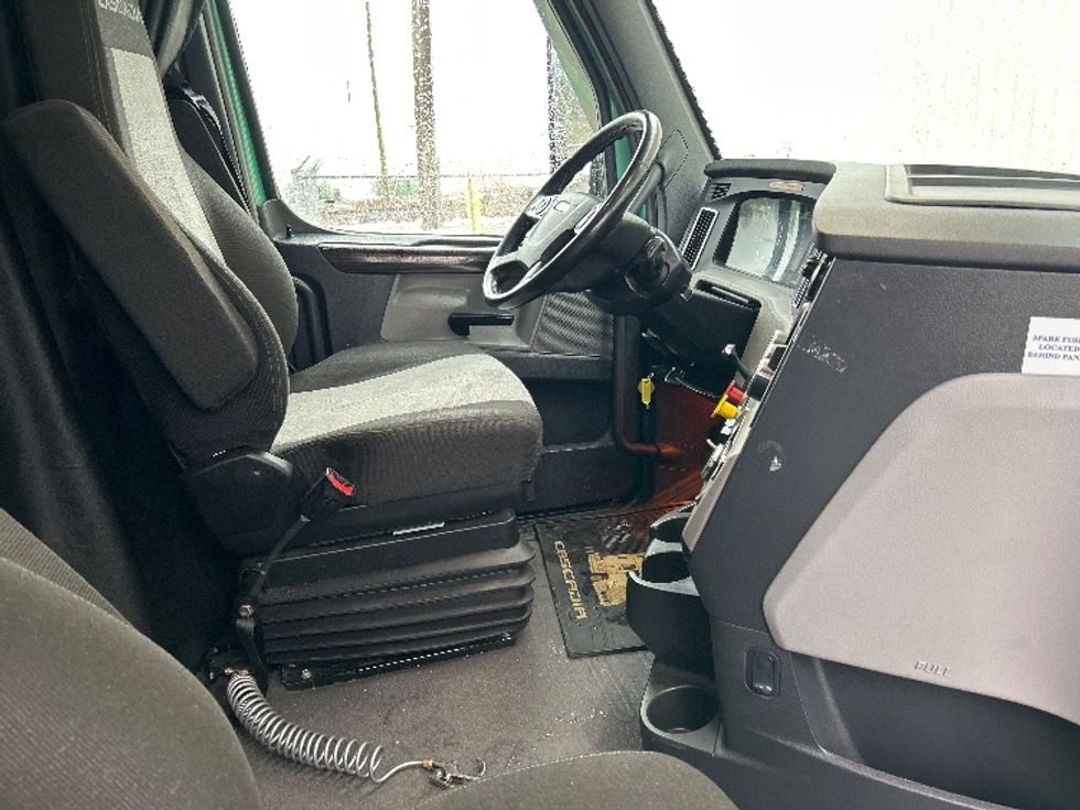 Sleeper Tractor-Heavy Duty Tractors-Freightliner-2020-T12664ST-Moncton-NB-927,847\n\t\tkm-$ 66,000 - Image 15