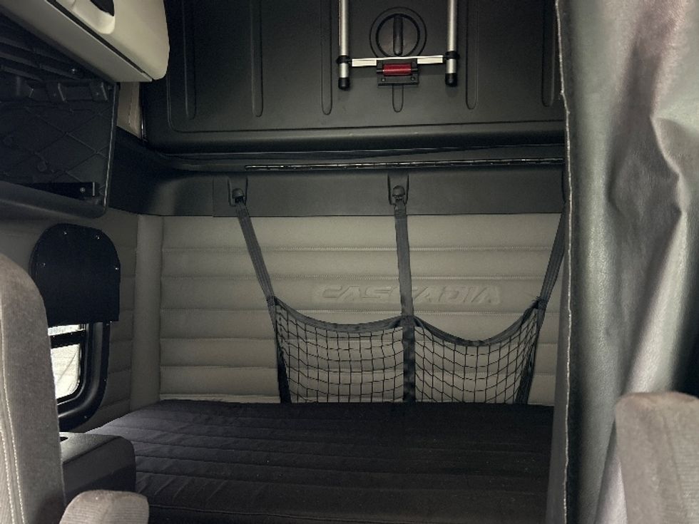 Sleeper Tractor-Heavy Duty Tractors-Freightliner-2020-T12664ST-Moncton-NB-927,847\n\t\tkm-$ 66,000 - Image 16