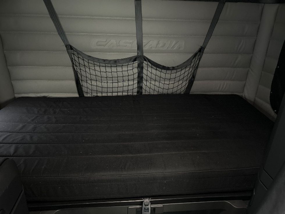 Sleeper Tractor-Heavy Duty Tractors-Freightliner-2020-T12664ST-Moncton-NB-927,847\n\t\tkm-$ 66,000 - Image 17