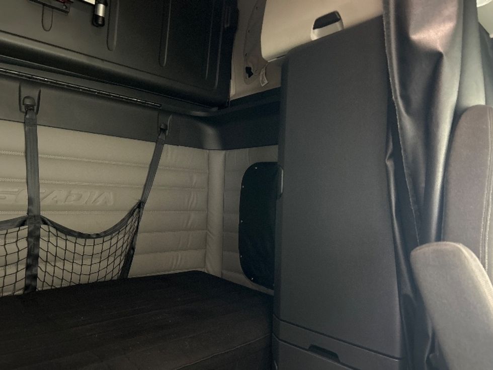 Sleeper Tractor-Heavy Duty Tractors-Freightliner-2020-T12664ST-Moncton-NB-927,847\n\t\tkm-$ 66,000 - Image 18