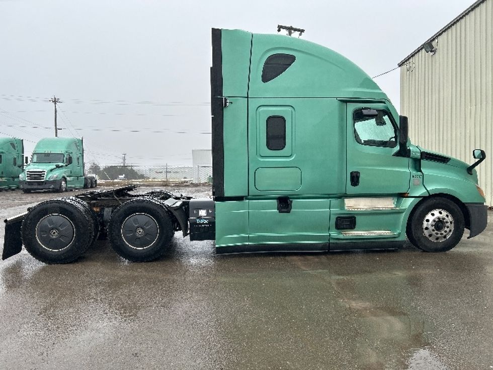 Sleeper Tractor-Heavy Duty Tractors-Freightliner-2020-T12664ST-Moncton-NB-927,847\n\t\tkm-$ 66,000 - Image 8