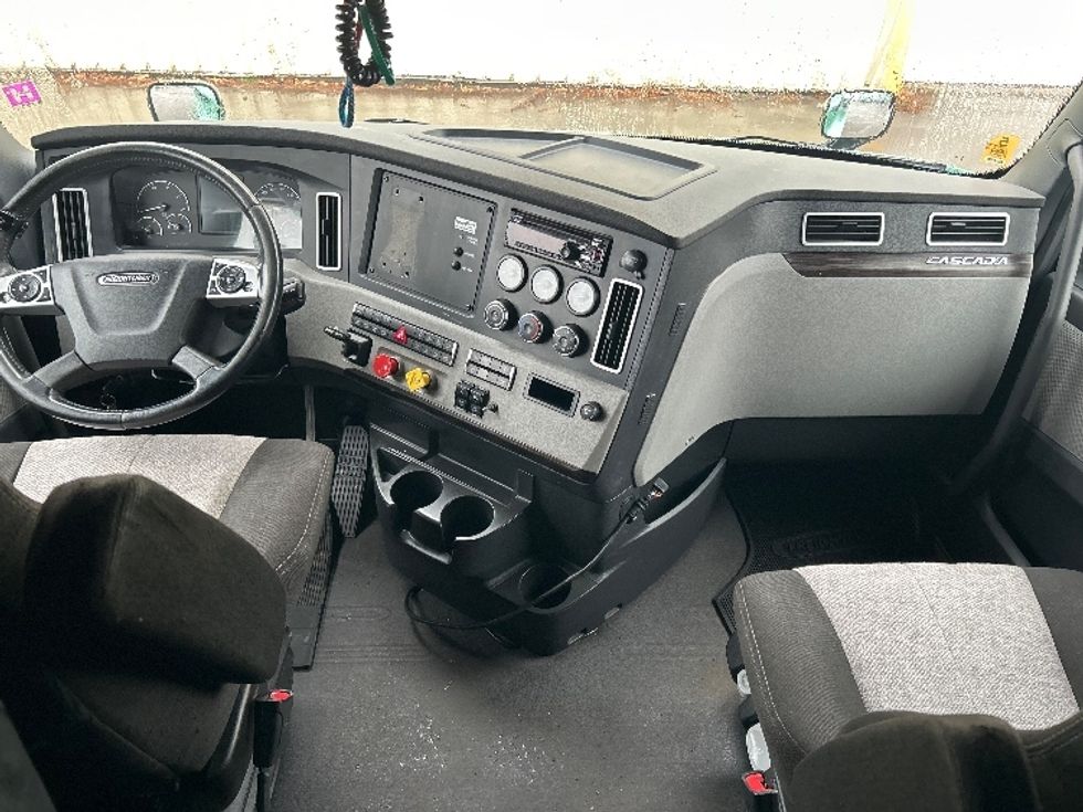 Sleeper Tractor-Heavy Duty Tractors-Freightliner-2020-T12664ST-Moncton-NB-959,597\n\t\tkm-$ 64,000 - Image 12