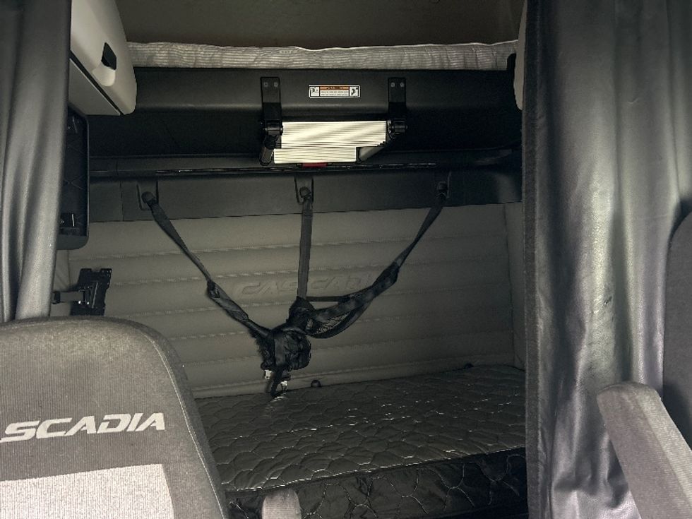 Sleeper Tractor-Heavy Duty Tractors-Freightliner-2020-T12664ST-Moncton-NB-959,597\n\t\tkm-$ 64,000 - Image 16