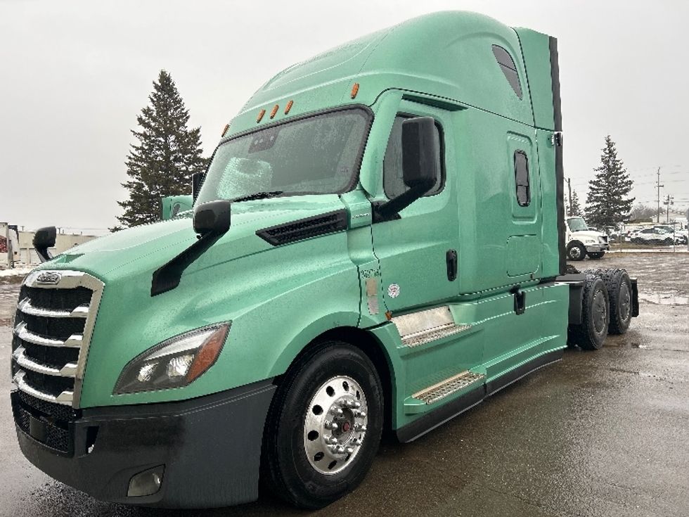 Sleeper Tractor-Heavy Duty Tractors-Freightliner-2020-T12664ST-Moncton-NB-959,597\n\t\tkm-$ 64,000 - Image 3