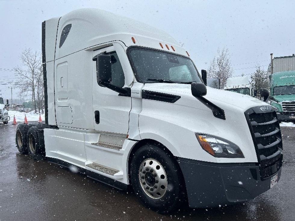 Sleeper Tractor-Heavy Duty Tractors-Freightliner-2020-T12664ST-Moncton-NB-972,428\n\t\tkm-$ 63,750 - Image 1