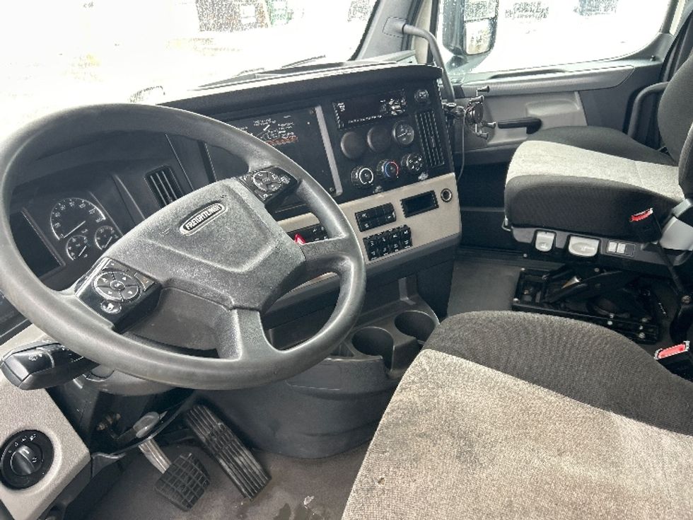 Sleeper Tractor-Heavy Duty Tractors-Freightliner-2020-T12664ST-Moncton-NB-972,428\n\t\tkm-$ 63,750 - Image 10