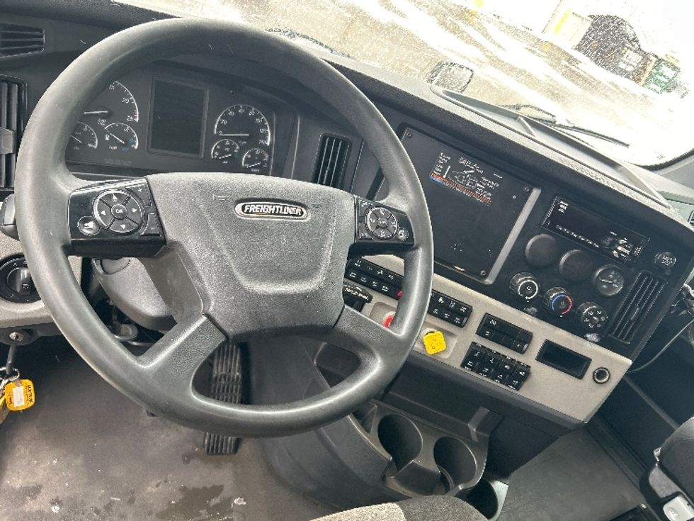 Sleeper Tractor-Heavy Duty Tractors-Freightliner-2020-T12664ST-Moncton-NB-972,428\n\t\tkm-$ 63,750 - Image 11