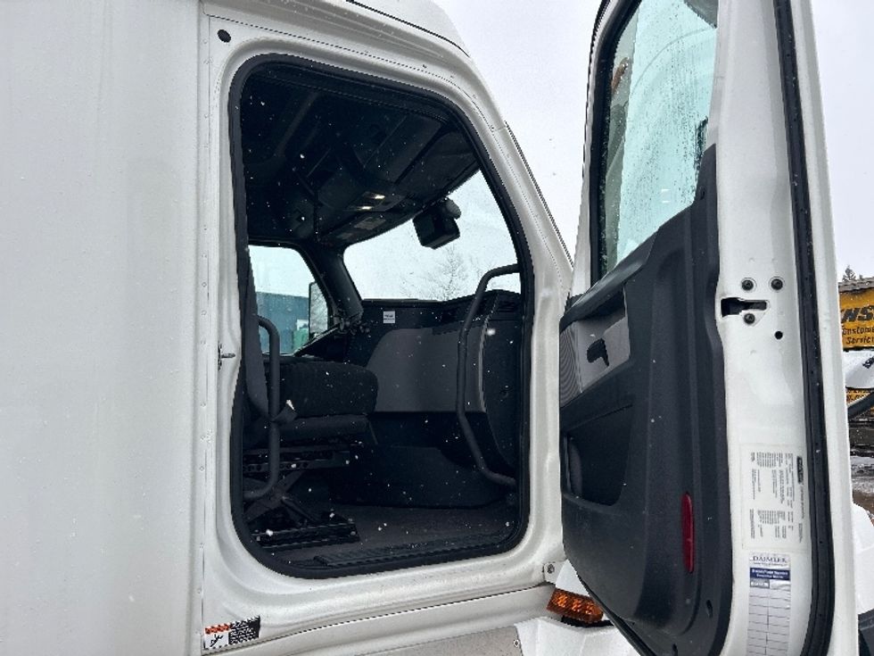 Sleeper Tractor-Heavy Duty Tractors-Freightliner-2020-T12664ST-Moncton-NB-972,428\n\t\tkm-$ 63,750 - Image 13