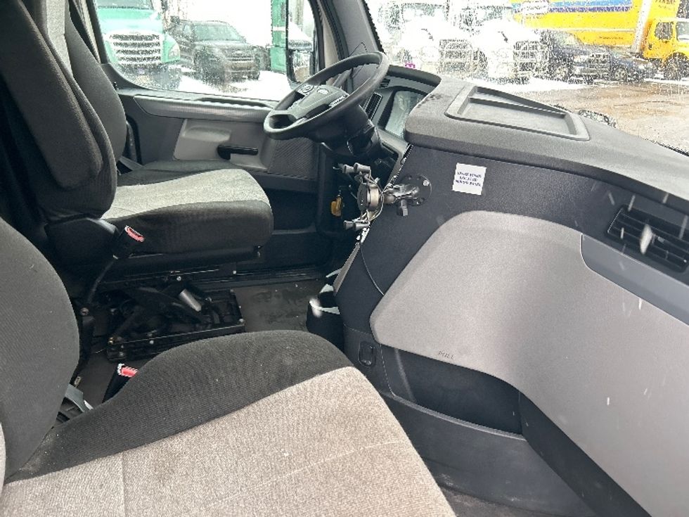 Sleeper Tractor-Heavy Duty Tractors-Freightliner-2020-T12664ST-Moncton-NB-972,428\n\t\tkm-$ 63,750 - Image 15