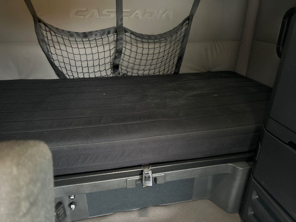 Sleeper Tractor-Heavy Duty Tractors-Freightliner-2020-T12664ST-Moncton-NB-972,428\n\t\tkm-$ 63,750 - Image 17