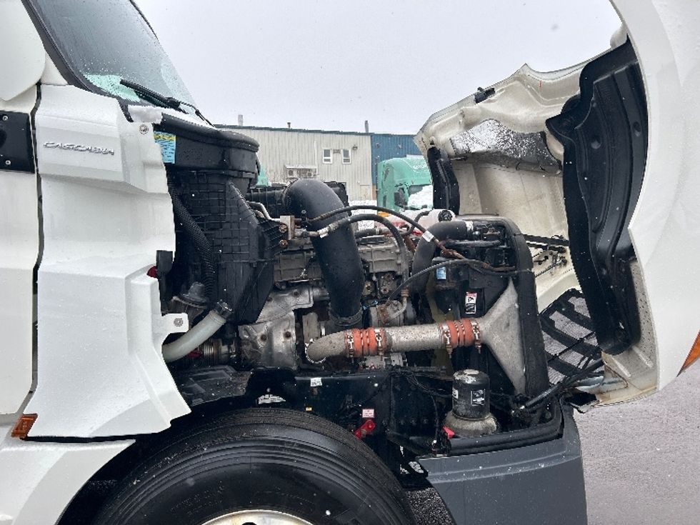 Sleeper Tractor-Heavy Duty Tractors-Freightliner-2020-T12664ST-Moncton-NB-972,428\n\t\tkm-$ 63,750 - Image 20