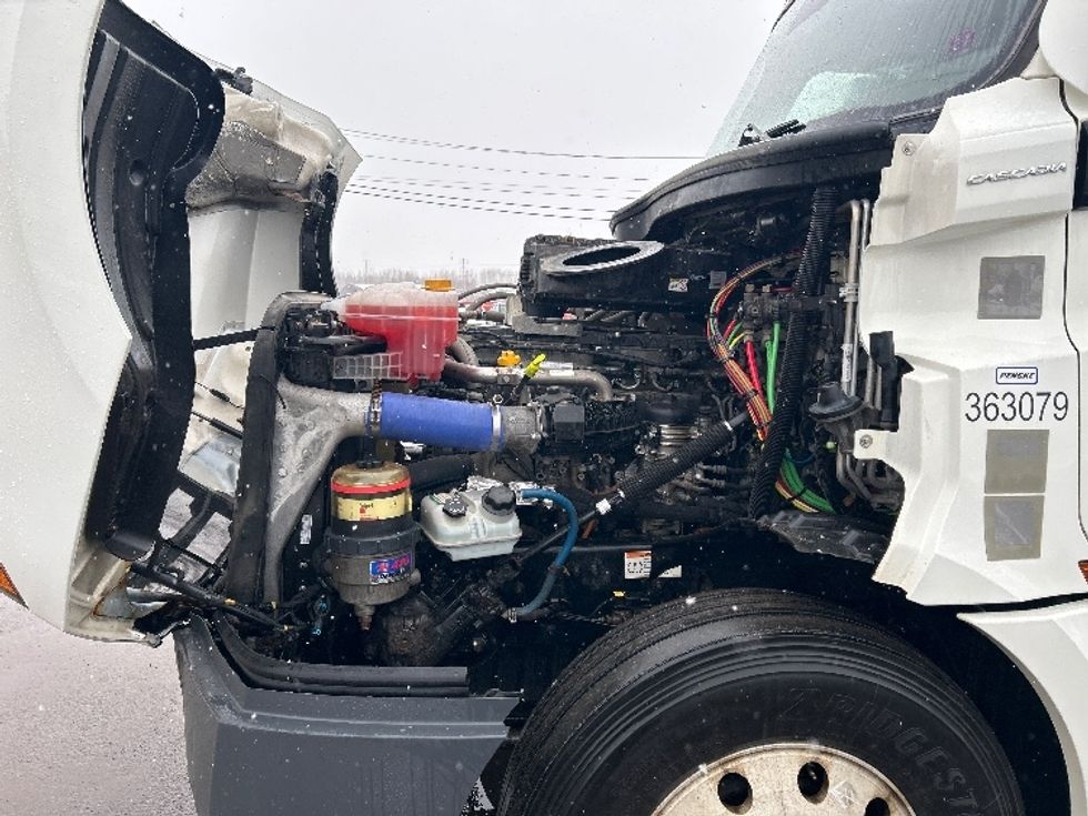 Sleeper Tractor-Heavy Duty Tractors-Freightliner-2020-T12664ST-Moncton-NB-972,428\n\t\tkm-$ 63,750 - Image 21