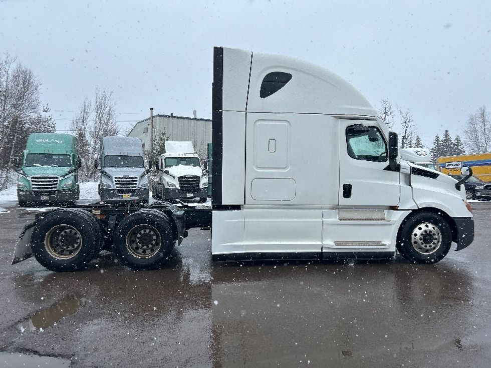 Sleeper Tractor-Heavy Duty Tractors-Freightliner-2020-T12664ST-Moncton-NB-972,428\n\t\tkm-$ 63,750 - Image 8