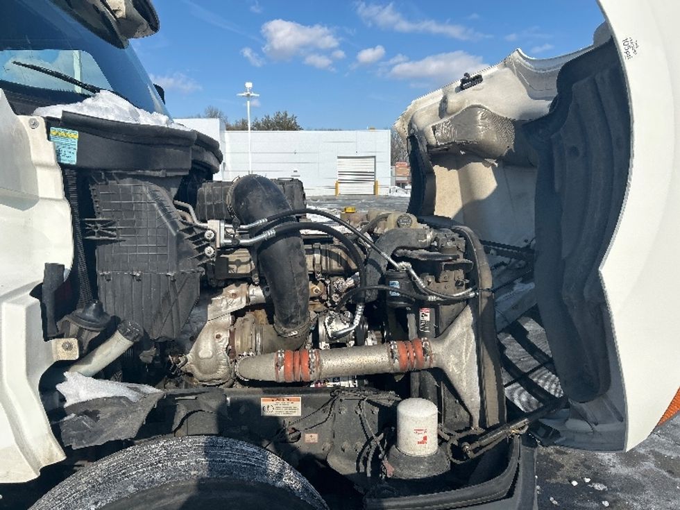 Sleeper Tractor-Heavy Duty Tractors-Freightliner-2020-T12664ST-Monmouth Junction-NJ-494,337\n\t\tmiles-$ 57,750 - Image 18