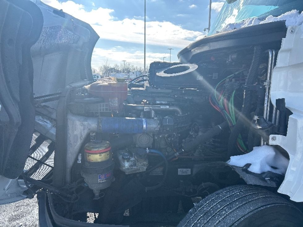 Sleeper Tractor-Heavy Duty Tractors-Freightliner-2020-T12664ST-Monmouth Junction-NJ-494,337\n\t\tmiles-$ 57,750 - Image 19