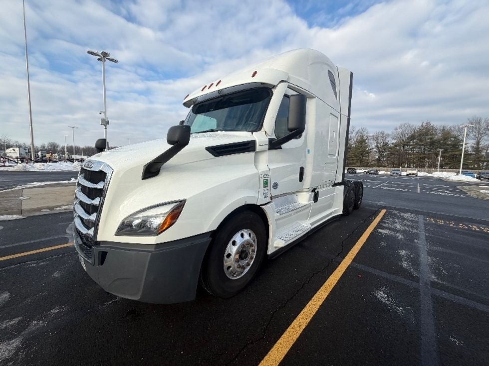 Sleeper Tractor-Heavy Duty Tractors-Freightliner-2020-T12664ST-Monmouth Junction-NJ-494,337\n\t\tmiles-$ 57,750 - Image 3