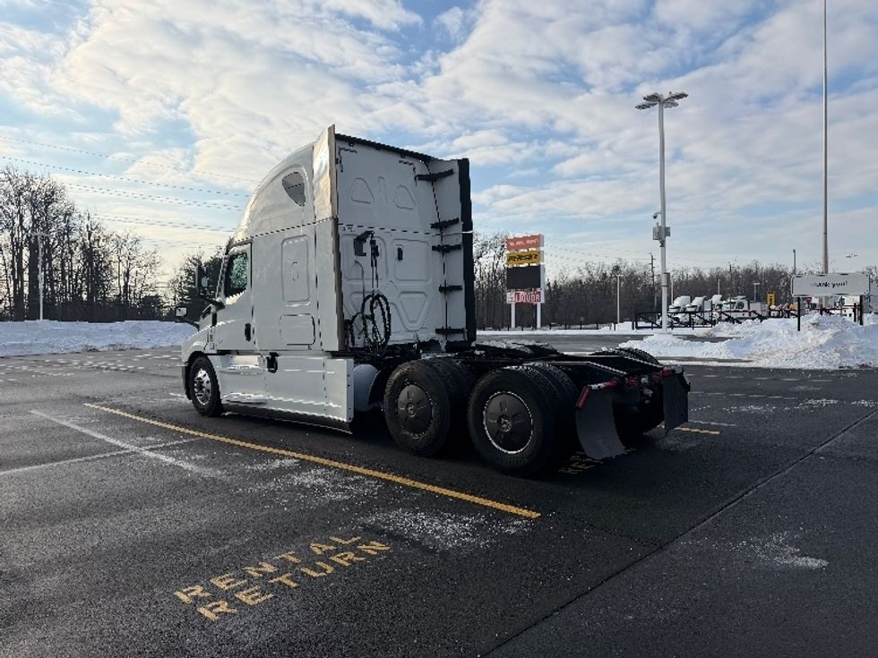Sleeper Tractor-Heavy Duty Tractors-Freightliner-2020-T12664ST-Monmouth Junction-NJ-494,337\n\t\tmiles-$ 57,750 - Image 4