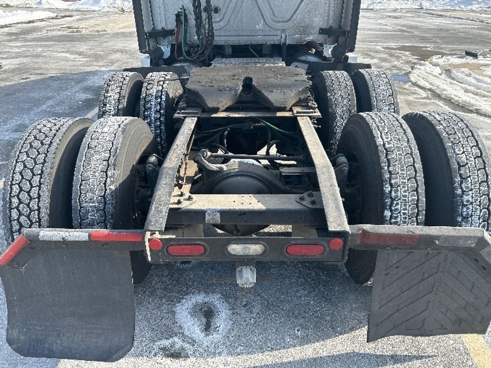 Sleeper Tractor-Heavy Duty Tractors-Freightliner-2020-T12664ST-Monmouth Junction-NJ-494,337\n\t\tmiles-$ 57,750 - Image 6