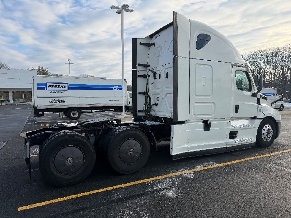 Sleeper Tractor-Heavy Duty Tractors-Freightliner-2020-T12664ST-Monmouth Junction-NJ-494,337\n\t\tmiles-$ 57,750 - Image 8