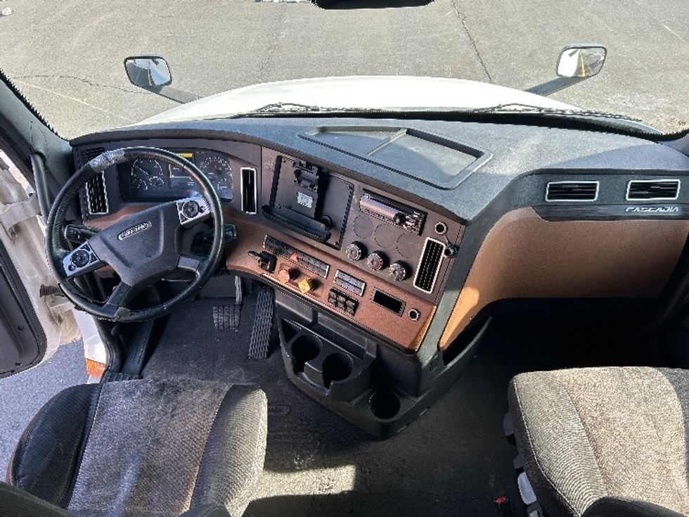 Sleeper Tractor-Heavy Duty Tractors-Freightliner-2020-T12664ST-Monmouth Junction-NJ-504,512\n\t\tmiles-$ 62,750 - Image 12