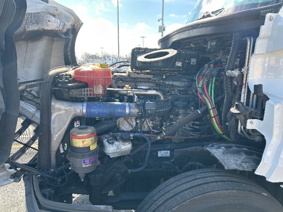 Sleeper Tractor-Heavy Duty Tractors-Freightliner-2020-T12664ST-Monmouth Junction-NJ-504,512\n\t\tmiles-$ 62,750 - Image 21