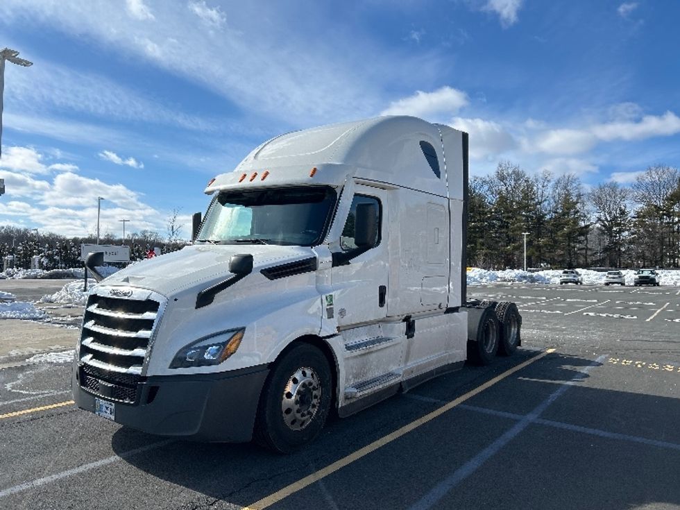 Sleeper Tractor-Heavy Duty Tractors-Freightliner-2020-T12664ST-Monmouth Junction-NJ-504,512\n\t\tmiles-$ 62,750 - Image 3