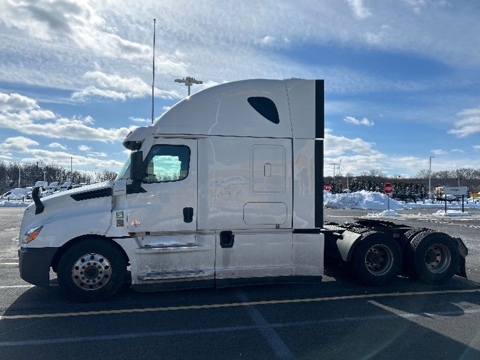 Sleeper Tractor-Heavy Duty Tractors-Freightliner-2020-T12664ST-Monmouth Junction-NJ-504,512\n\t\tmiles-$ 62,750 - Image 4