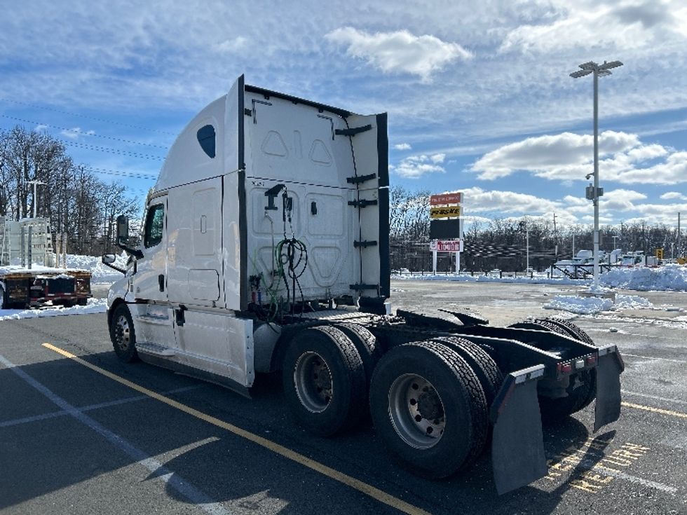 Sleeper Tractor-Heavy Duty Tractors-Freightliner-2020-T12664ST-Monmouth Junction-NJ-504,512\n\t\tmiles-$ 62,750 - Image 5