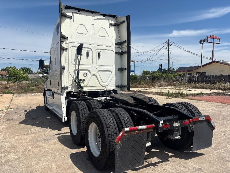 Sleeper Tractor-Heavy Duty Tractors-Freightliner-2020-T12664ST-Monroe-LA-321,640\n\t\tmiles-$ 70,750 - Image 4