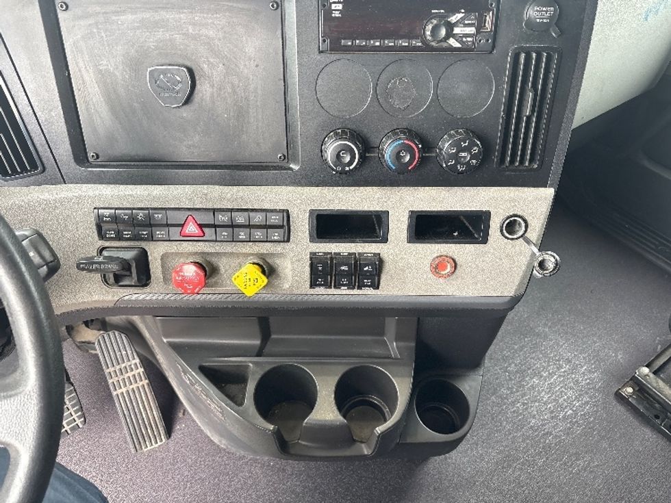 Sleeper Tractor-Heavy Duty Tractors-Freightliner-2020-T12664ST-Monroe-LA-321,640\n\t\tmiles-$ 70,750 - Image 8