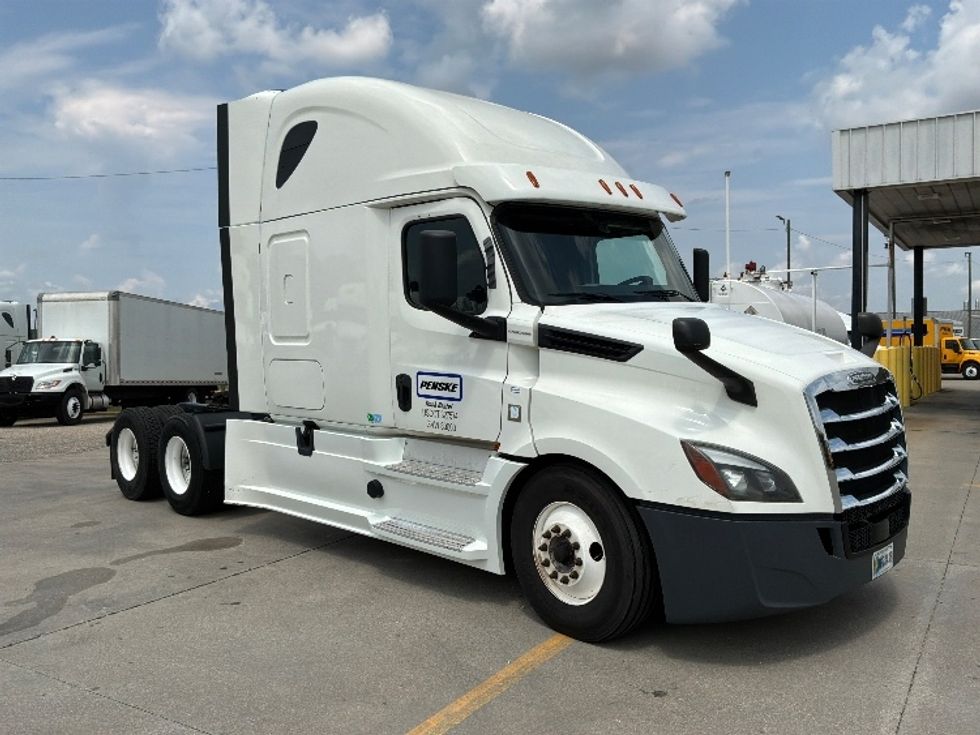 Sleeper Tractor-Heavy Duty Tractors-Freightliner-2020-T12664ST-Montgomery-AL-353,054\n\t\tmiles-$ 77,750 - Image 1