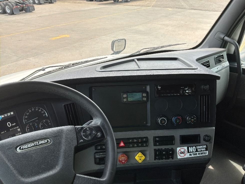 Sleeper Tractor-Heavy Duty Tractors-Freightliner-2020-T12664ST-Montgomery-AL-353,054\n\t\tmiles-$ 77,750 - Image 10