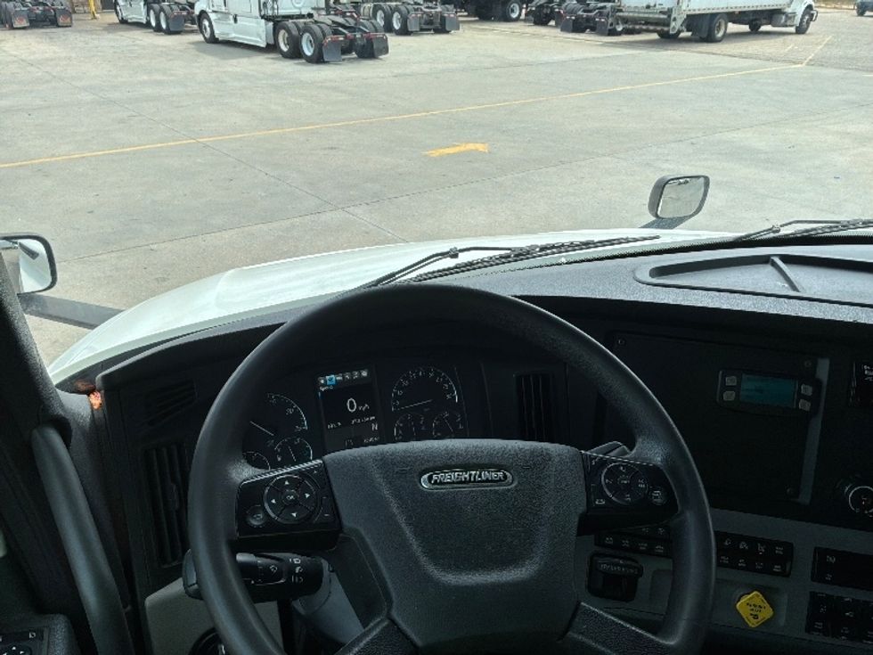 Sleeper Tractor-Heavy Duty Tractors-Freightliner-2020-T12664ST-Montgomery-AL-353,054\n\t\tmiles-$ 77,750 - Image 11